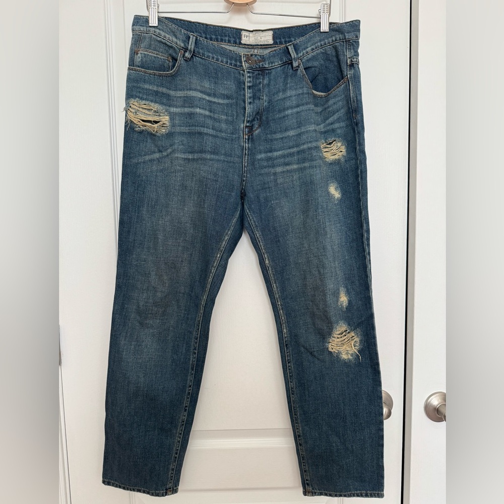 Free People Women’s Distressed Baggy/Boyfriend Jeans size 29- US 8